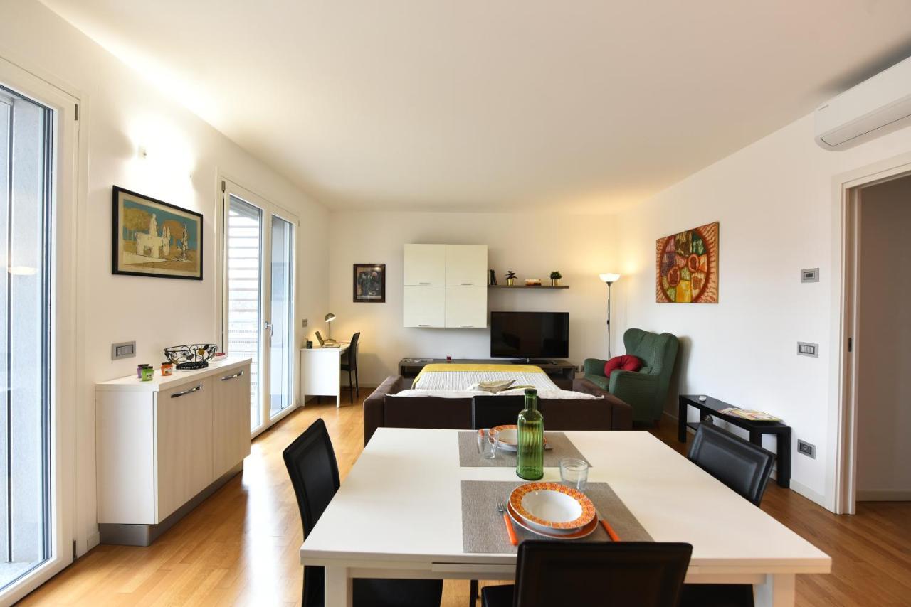 Caseospitali - Casa Kikka, Elegante Con Balcone In Nuovo Per 4 * Cernusco Sul Naviglio